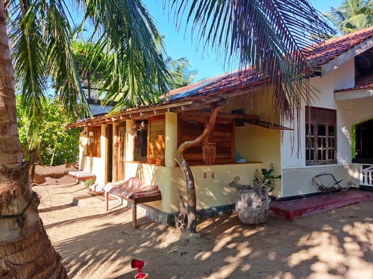 Bed and Breakfast Kite House Cafe à Kalpitiya Extérieur photo